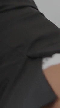 Justo cuando Tony D'angelo se suba al ascensor, pero el cachondo Felix Fox le da una mirada traviesa