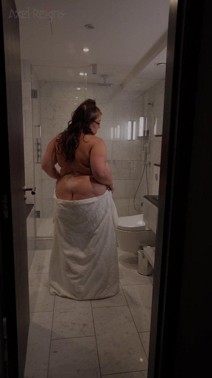 AxelReigns: Pissy Shower jebanie Georgina Gee &amp; Axel Reigns