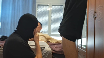 Robyn 3Some: O padrasto da minha namorada queria engolir