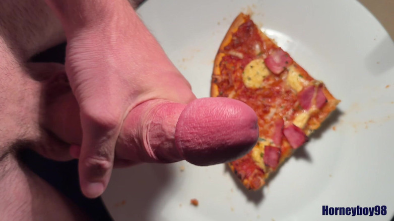 Horneyboy98: अपने पिज्जा पर ट्विंक छिड़कें
