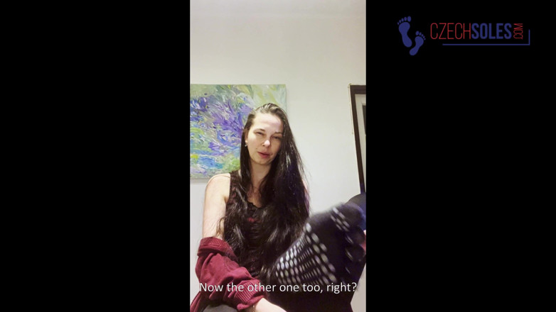 Czech Soles - foot fetish content: ヨガの後に汗ばんだ足の指の靴下を嗅いで舐める