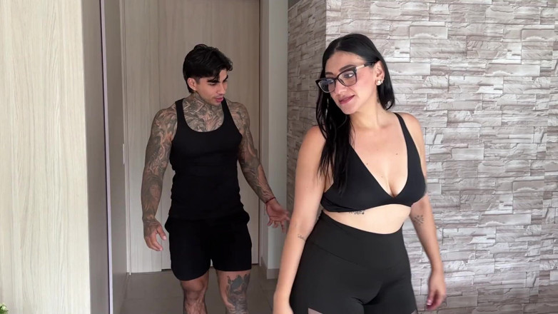 Dakotta Monroe: MILF Fucks Wanita Muda Yang Berada Di Gimnasium