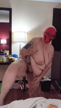 Tachinare N plăcut cine este că sub masca ei? Este Davisdesires atât de Saggy N Fat