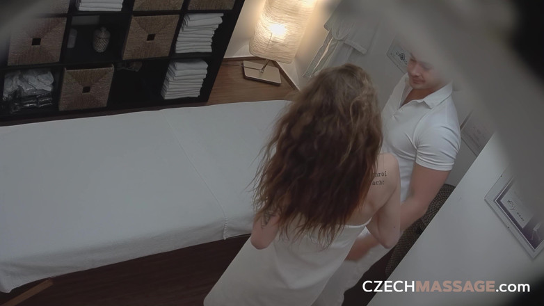 Czech Massage: นวดเช็ก: สาวงามขอมากขึ้นระหว่างนวดอีโรติก