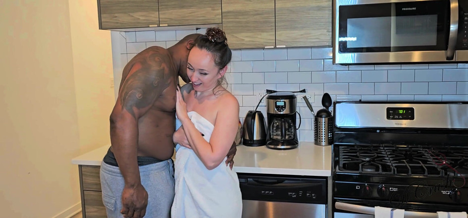 Dcrush: Sexy Asian Personal Food Delivery