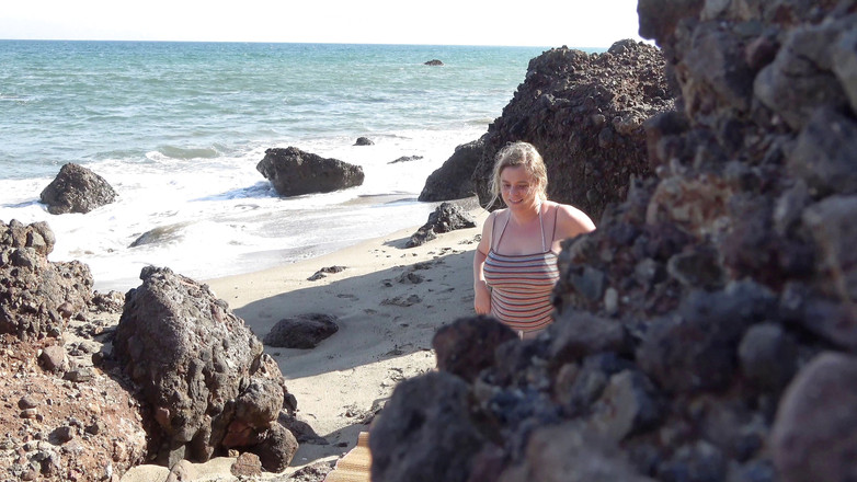 Erin Electra: Sleduji, Jak Chlápek Šuká Blonďatou Milfku Na Pláži