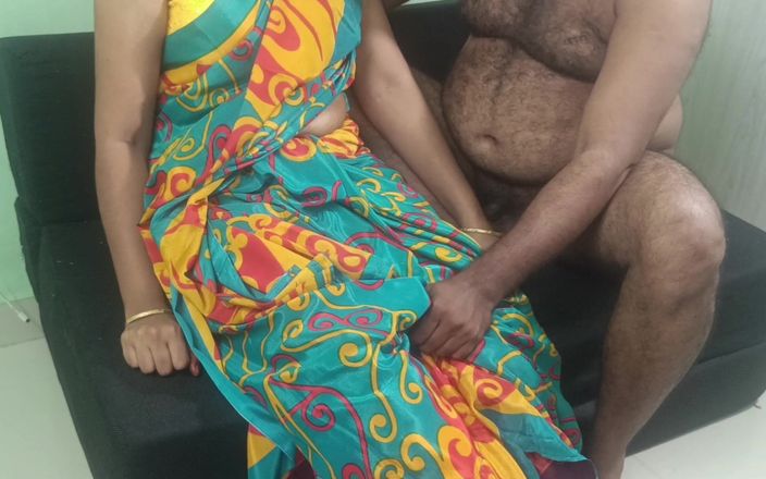 Wonder: Betrügende hausfrau genießt das bett mit ihrer freundin