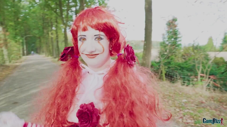 Cumbizz: Holandská halloweenská teenagerka polyká každou nálož spermatu