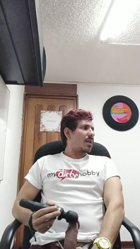 Domi ofiste mastürbasyon yapıyor