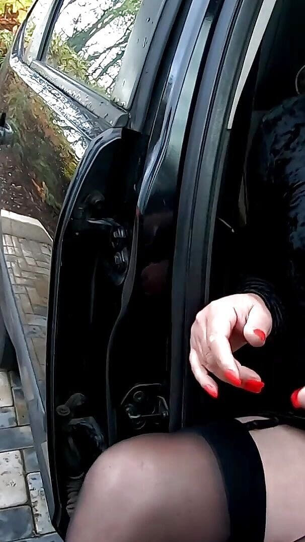 Kellycd2022: Amateur crossdresser Kellycd2022 sexy milf al aire libre la masturbación...