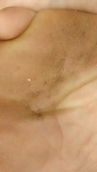 Leccare i miei piedi sporchi schiava pulita cagna