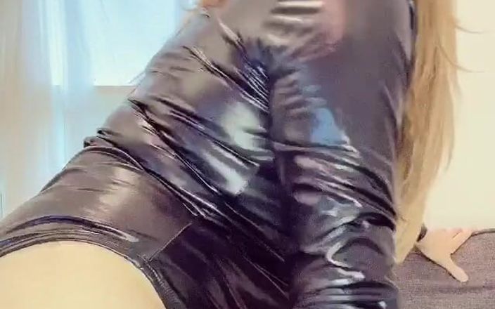 Alicia Rhodes: Mmmm Sexy Wet Look Body Yang Mudah Untuk Kawan Cantik...