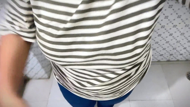 Aria Mia: Arabische öffentliche toilette, dicker arsch und riesige möpse, heißes mädchen nach...