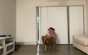 Young Saudi Arab: 年轻的阿拉伯男人的肛门童贞被白鸡巴假阳具夺去