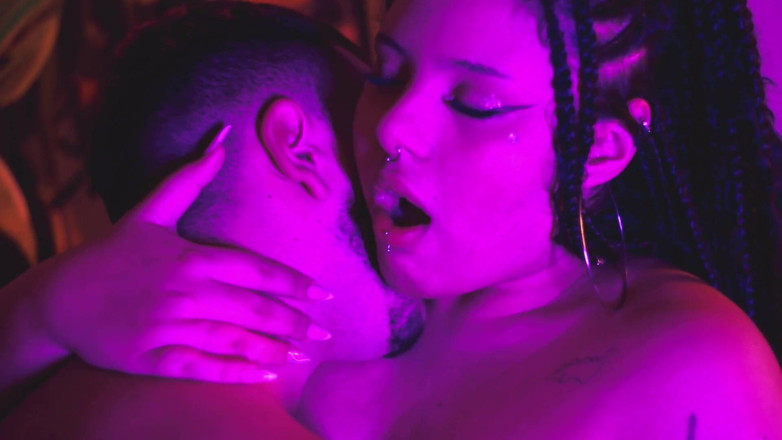 Quente club: Gordita brasileña prueba nuevos fetiches con su pareja