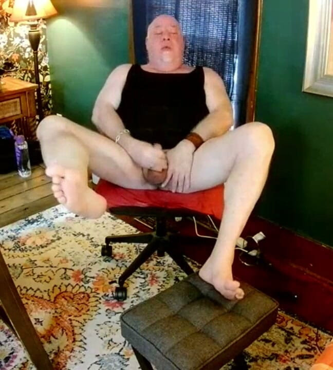 beardaddychub: Beardaddychub Showing off and Cumming!