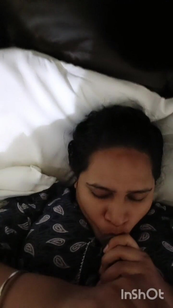 Sexgarl84: Teman wanita seksi ditinggalkan di rumahnya