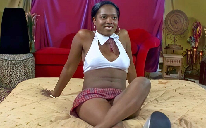 Ebony & Black: Chlupatá podpaží a chlupatá pussied černá holka ošukaná velkým černým ptákem