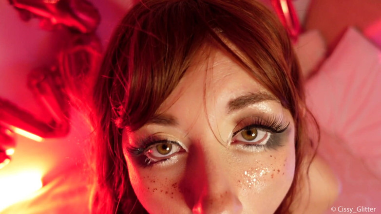 Cissy Glitter: Pipe en POV et facial
