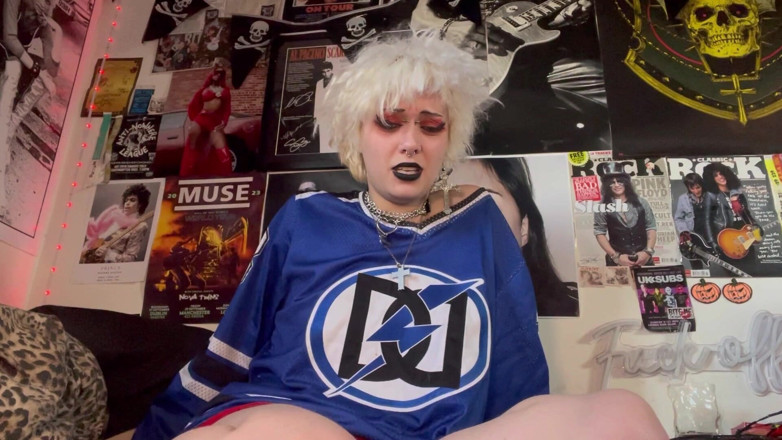 Glitterqueen1999: Goth Girl Glitterqueen1999 Wants to Pop Her Cherry Gets Possessed...