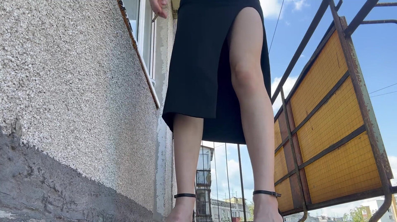 Skinny_lady69: Gigante fumando ao ar livre em saias, não calcinha