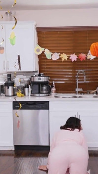 Thanksgiving Adalah Mengenai Perkongsian: Mari Kita Mulakan Dengan Berkongsi Pepek Ketat Arab Sarah dan Lidah Lapar