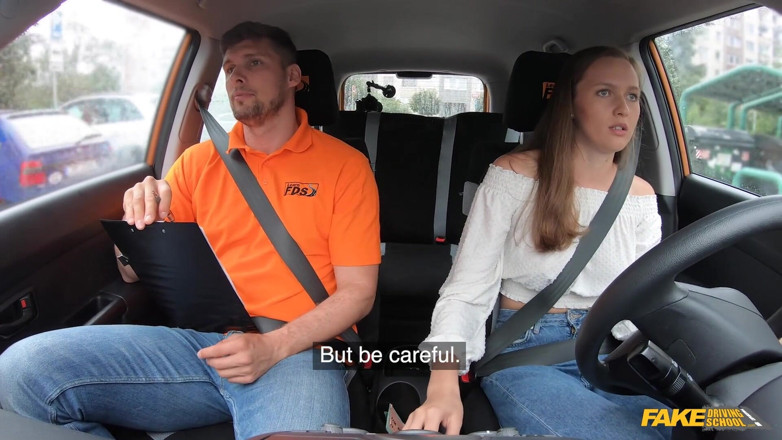 Fake Driving School: Laisse-moi voir mes seins parfaits