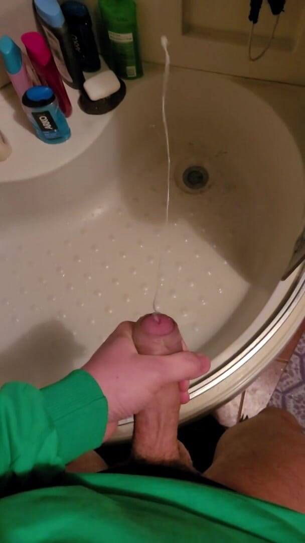 Wanker forever: secrète dans la salle de bain