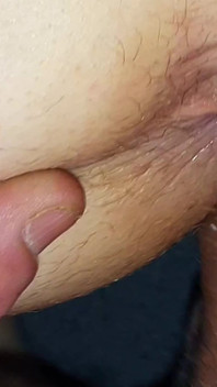 Một số tinh dịch chảy ra khỏi âm hộ của tôi