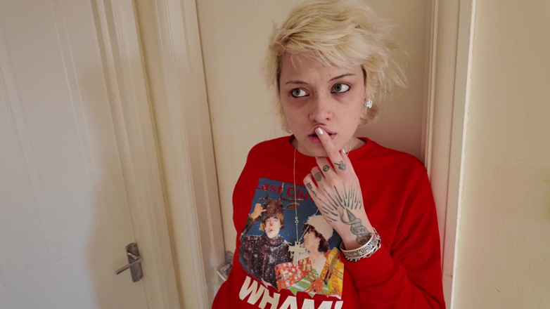 Glitterqueen1999: Betrapt op aftrekken door stiefmoeder - terughoudend voor taboe-plezier