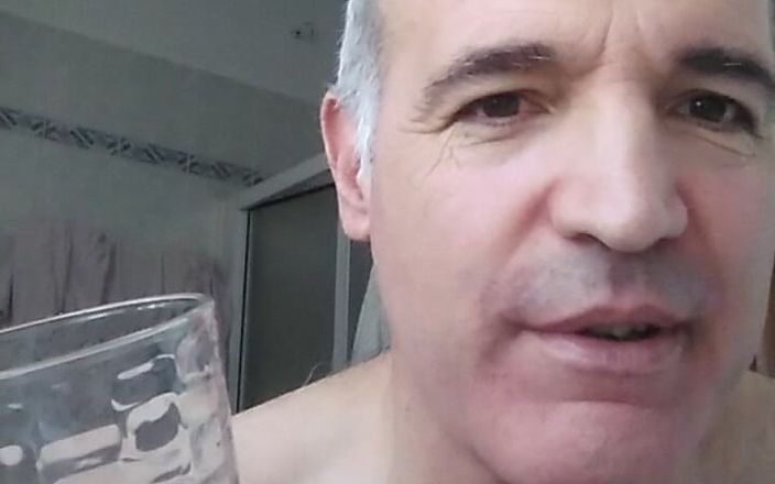 Setesesso7: Jag cum i badrummet i glaset och sväljer min heta...