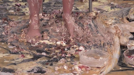 Gunked up girls: Faye Rampton messed in Cake