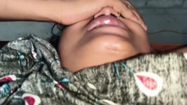 Une bhabhi desi sexy et sexy est de retour, tour du corps complet et baise courte et éjac