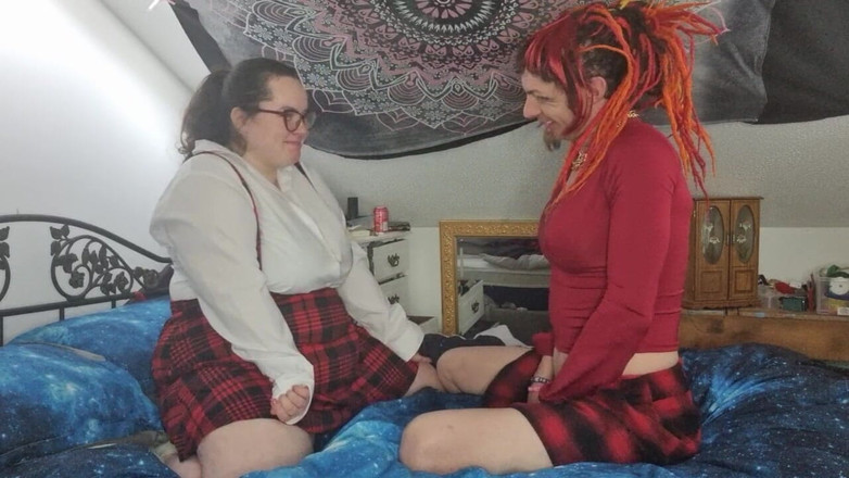 Jasmine Dlight - UK's most extreme anal porn star: Eksperimen asrama kampus Jasmine_dlight &amp; moistmolly92 belajar mencium untuk kencan panas