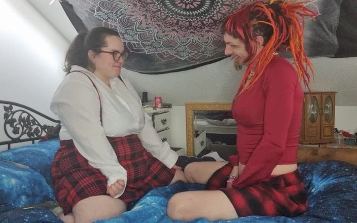 Jasmine Dlight - UK's most extreme anal porn star: Üniversite yurdu deneyleri Jasmine_dlight ve moistmolly92 ateşli bir randevu için öpüşmeyi öğreniyor