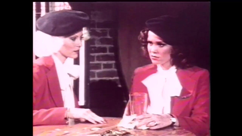 Vintage Usa: Duas milfs gostosas vintage com bunda peluda fodida e gozada...