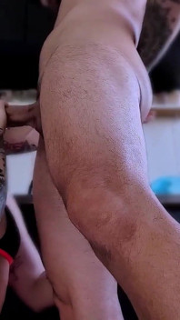 Nevlastní sestra hodně škádlí a saje, užívá si jízdu na péru s hlubokým hrdlem