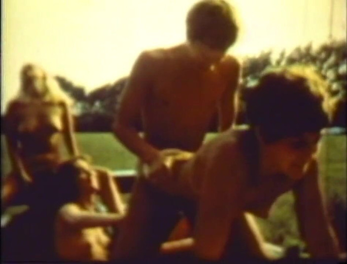 Vintage megastore: Retro-anhalter-fickfest im cabrio