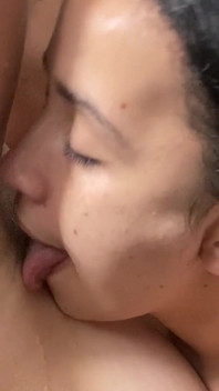 혀와 열정으로 겨드랑이 탐험: 뜻밖의 즐거움