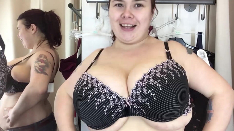 Roxanne Miller: Soyunma odasında sütyen, fışkırtma süt