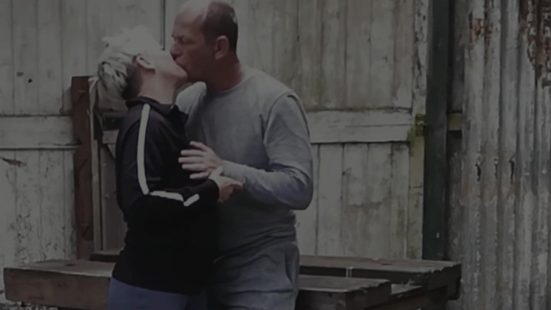 The adventures of Kylie Britain: Pegawai