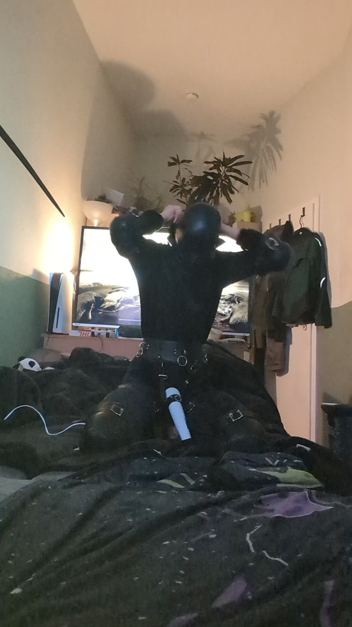 AJ_the_catgirl: Petuit Wiht Hood Weile vibrovaný selfbondage