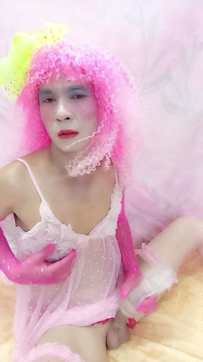 nguyen dang thien tri: Oanh Le Transgender Wearing Sexy Clothes Selfie Cups Tinh