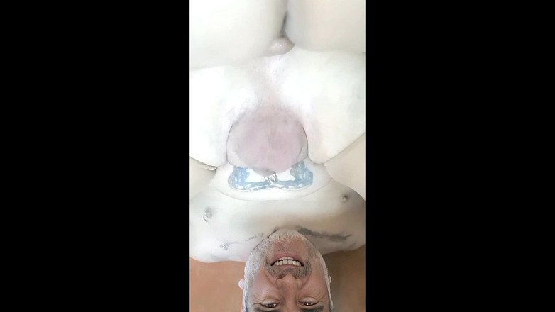 Adam Storm: Purtată de un bărbat anonim