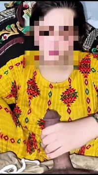 Heißes iranisches mädchen in enger gelber salwar Kameez massive möpse tittenfick und harter schwanz spielen echt selbstgedreht