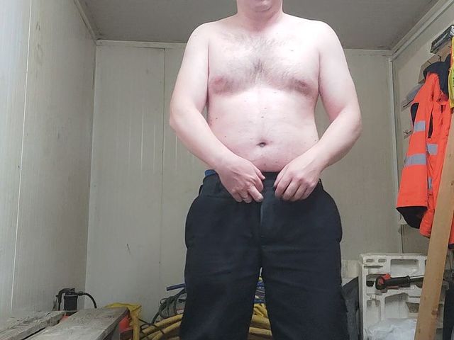 I like to masturbate in front of the webcam to drink my piss eat my cum and penetrate my ass! (Robertinio)
