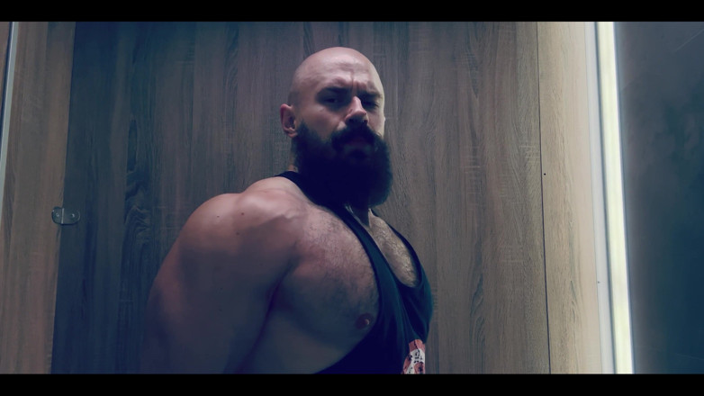 Mister Stone: Bărbat puternic