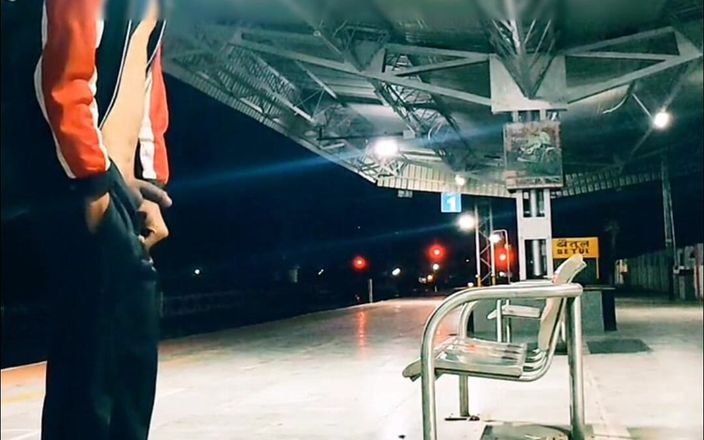 Tani: Pria gay besar muncrat