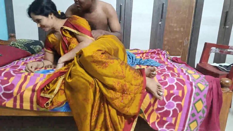 Sexy sindu: Sindu Bhabhi Sari sex mit Devar im Schlafzimmer