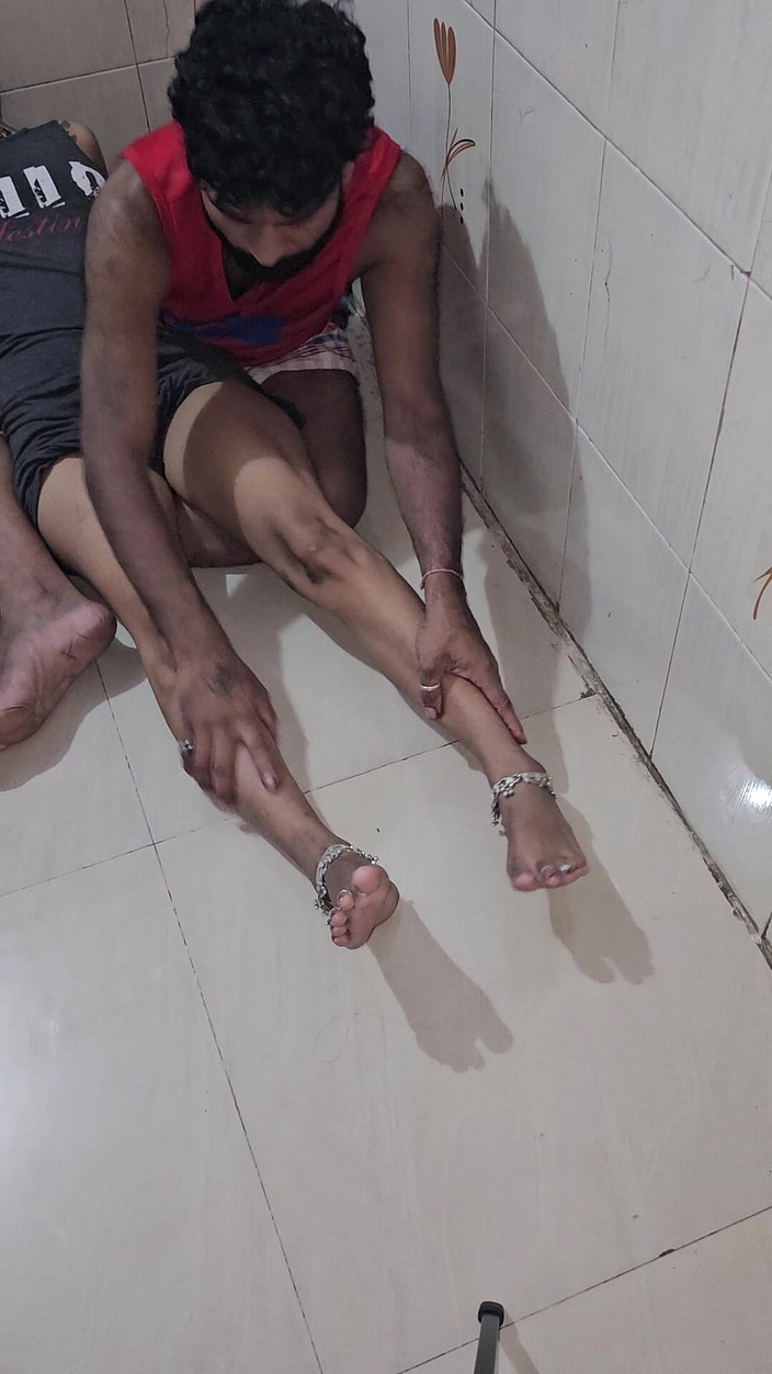 Aalox: 德西当地农村女孩紧阴道操逼